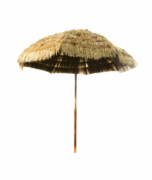 Parasol beige avec pied en bois de style hawaïen