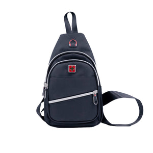 Schwarze Brusttasche mit Schultergurt, Schweizerwappen Badge und silbernem Reissverschluss