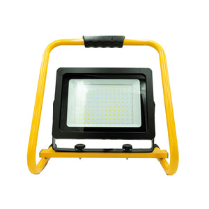 Schwarzer LED-Strahler mit gelben MetallgerĂĽst