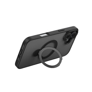 Graue iPhone-Hülle mit rundem, ausgeklapptem Ständer in einem Anwendungsbeispiel mit einem schwarzen iPhone 16 Plus