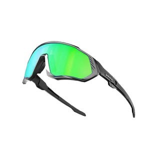 GrĂĽne Sport-Sonnenbrille mit schwarzem Gestell