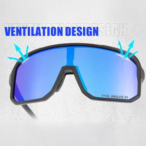Blaue Sport-Sonnenbrille mit schwarzem Gestell und Lüftungsdesign