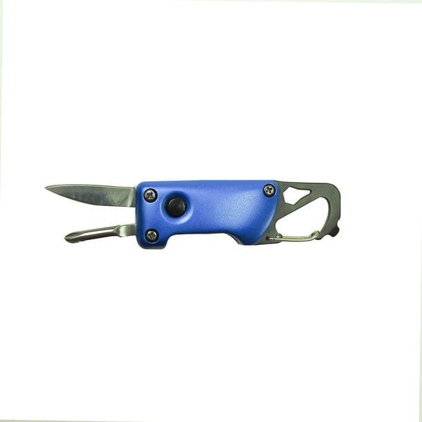 Blauer Karabiner mit schwarzen und silbernen Details und einer integrierten Taschenlampe von oben mit Taschenmesser und Schraubenzieher ausgeklappt