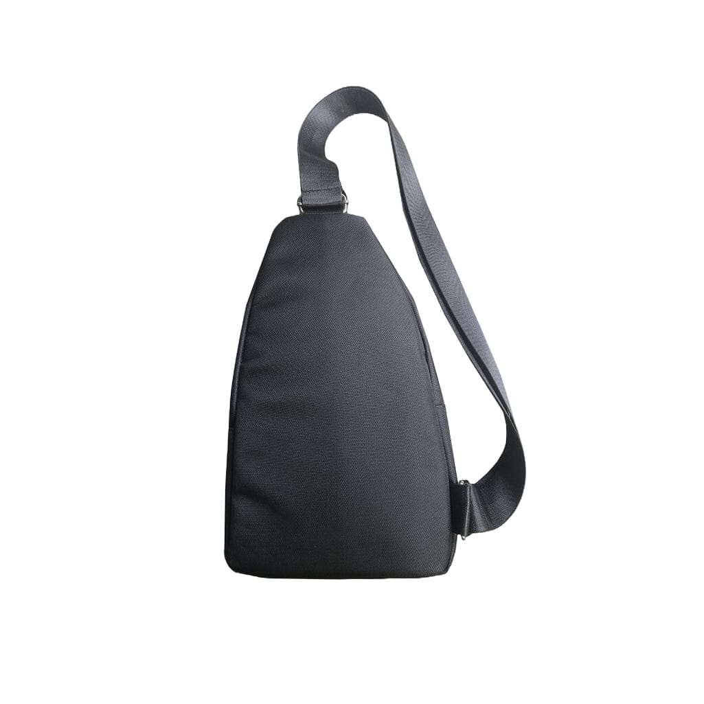 Schwarze Brusttasche mit Schultergurt, Schweizerwappen Badge und silbernem Reissverschluss von hinten