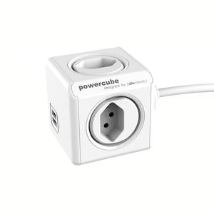 Weisser Strom-Würfel mit verschiedenen Steckern
