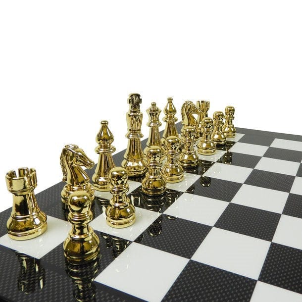 Moderne, goldene Schachfiguren