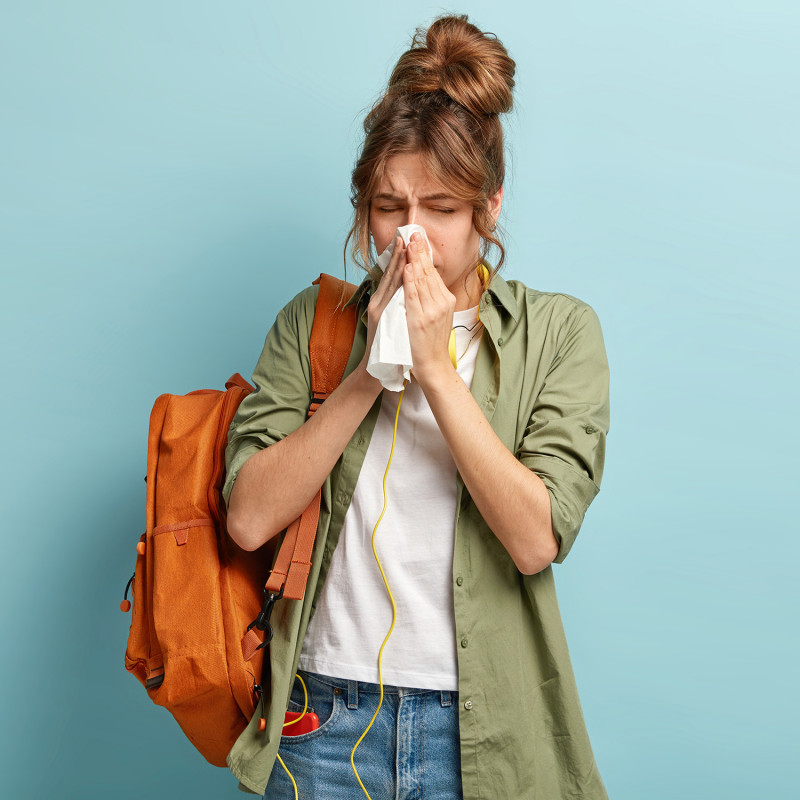 media/image/people-disease-concept-ill-dark-haired-woman-sneezes-handkerchief-carries-rucksack.jpg